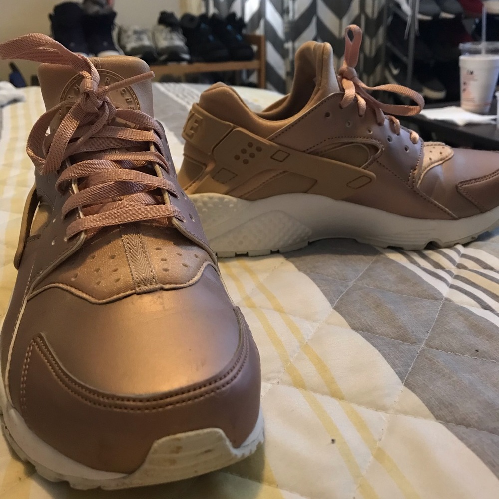Nike rose gold hurrachies size 9